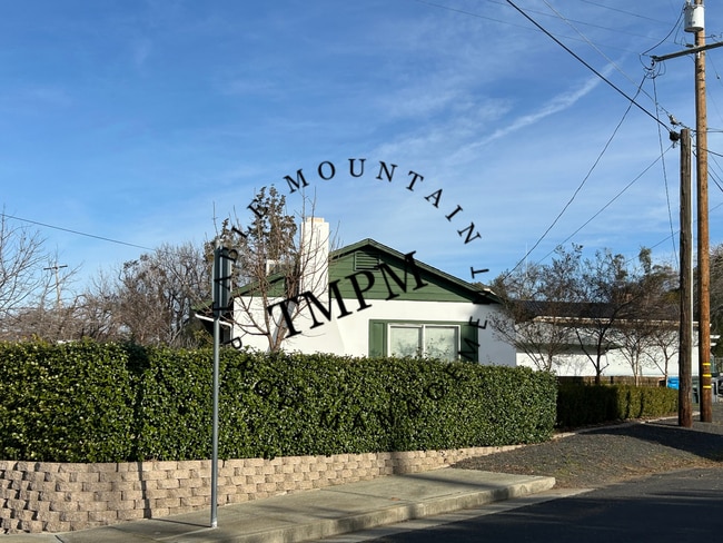 1295 Floral Ave in Oroville, CA - Building Photo - Building Photo