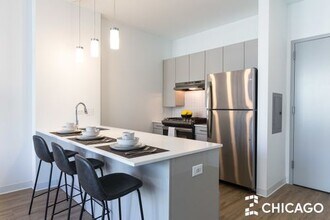 812 W Van Buren St-Unit -507 in Chicago, IL - Foto de edificio - Building Photo