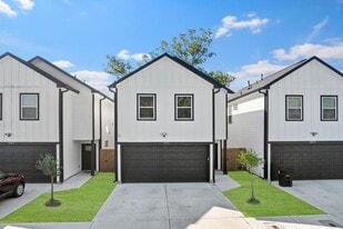 1071 St Clair St in Houston, TX - Building Photo