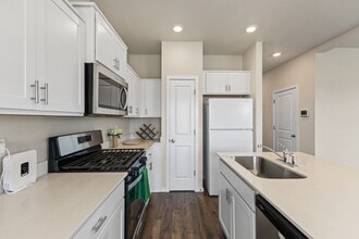 406 Lost Lake St NE in Salem, OR - Building Photo - Building Photo