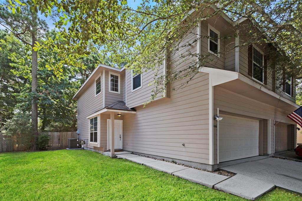 106 E Stedhill Loop in The Woodlands, TX - Building Photo