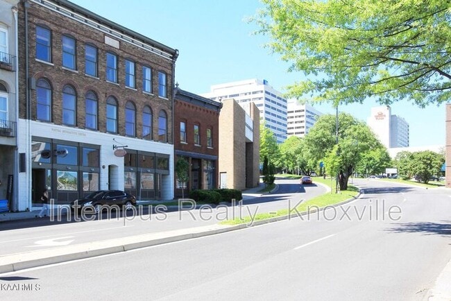 property at 106 W Summit Hill Dr SW