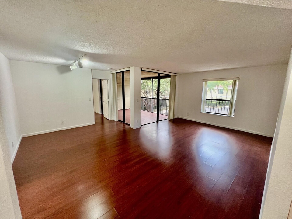 2479 NW 49th Terrace in Coconut Creek, FL - Foto de edificio