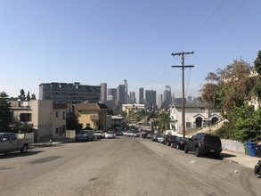 965 Everett St in Los Angeles, CA - Building Photo - Building Photo