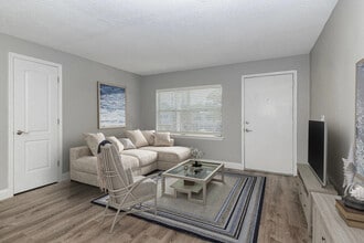 Seaside Apartments in Atlantic Beach, FL - Foto de edificio - Building Photo