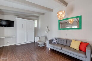 7288 E Rancho Vista Dr in Scottsdale, AZ - Building Photo