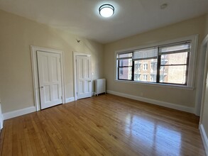 1490 Beacon St, Unit 66 in Brookline, MA - Building Photo - Building Photo