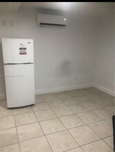 14661 Pierce St in Miami, FL - Foto de edificio - Building Photo