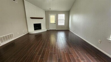 309 Sage Ln in Euless, TX - Building Photo - Building Photo