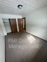 205 Debbie Dr in Eaton, OH - Building Photo - Building Photo