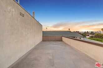 2637 S Centinela Ave in Santa Monica, CA - Foto de edificio - Building Photo