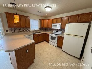 3023 Taylor Spring Ln in Harrisonburg, VA - Building Photo - Building Photo