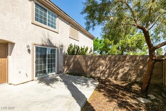 1600 Box Step Dr in Henderson, NV - Foto de edificio - Building Photo