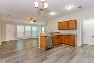 825 Cruise St in Denton, TX - Building Photo - Building Photo