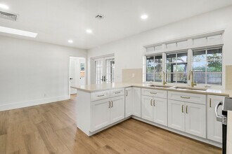 1009 Alamanda Dr in North Palm Beach, FL - Building Photo - Building Photo