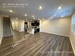 243 Aster Bloom Ln in Raleigh, NC - Building Photo - Building Photo