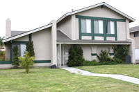 10561 Torrington Cor in Westminster, CA - Foto de edificio - Building Photo