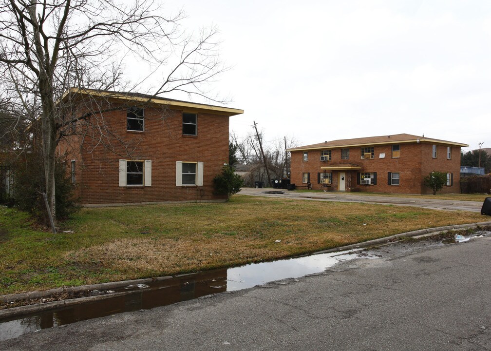 7622-7626 Pecan Villas Dr in Houston, TX - Building Photo