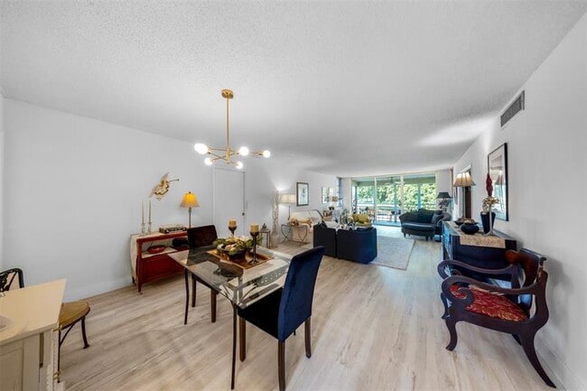 901 Cypress Grove Dr in Pompano Beach, FL - Foto de edificio - Building Photo