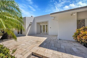 8303 Old Cutler Rd in Coral Gables, FL - Building Photo - Building Photo