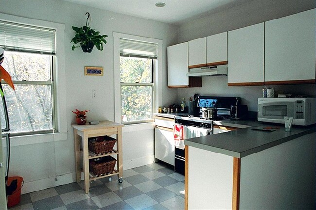 35 Buena Vista Park, Unit 3 in Cambridge, MA - Building Photo - Building Photo