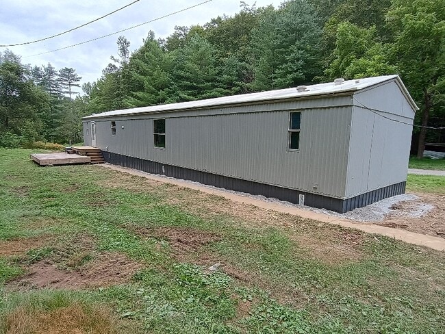 365 Ester Spur Rd in Waynesburg, KY - Building Photo - Building Photo
