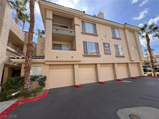 7173 S Durango Dr, Unit 102 in Las Vegas, NV - Building Photo - Building Photo