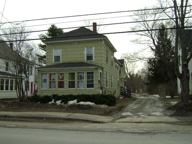15 Park St, Unit B in Orono, ME - Foto de edificio - Building Photo