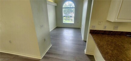 4925 Sandra Bay Dr in Naples, FL - Building Photo - Building Photo