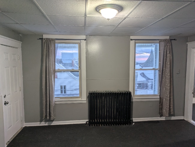 68 Birch St in Lewiston, ME - Building Photo - Building Photo