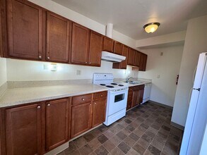 12170 SW 14th St in Beaverton, OR - Building Photo - Building Photo