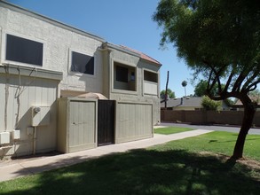 Hallcraft Villas in Glendale, AZ - Building Photo - Other