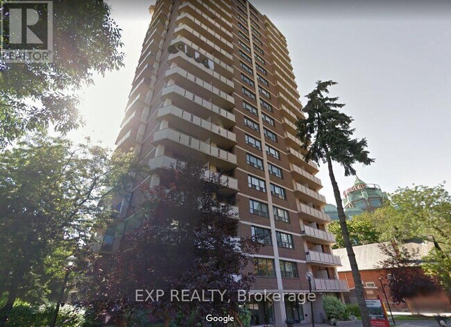 10 Huntley St in Toronto, ON - Building Photo - Building Photo