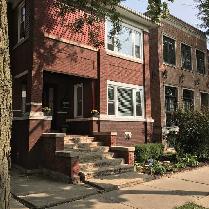 4733 N Maplewood Ave, Unit 2 in Chicago, IL - Foto de edificio