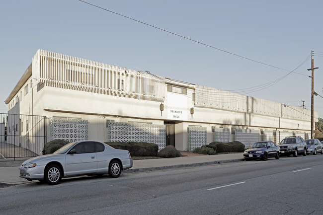 Shamrock in Torrance, CA - Building Photo - Building Photo