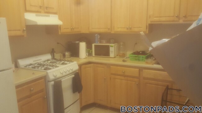 21 Brighton Ave, Unit 3 in Boston, MA - Foto de edificio - Building Photo