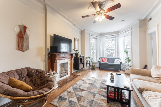 3519 N Reta Ave, Unit 2 in Chicago, IL - Building Photo - Building Photo