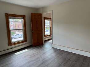 1011 Massachusetts Ave, Unit 3 in Arlington, MA - Building Photo - Building Photo