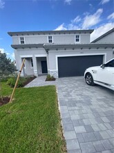 14851 SW 161 St in Miami, FL - Foto de edificio - Building Photo