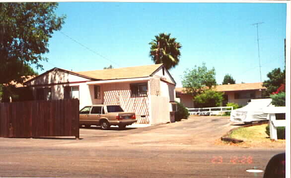 6744-6750 Solita Ave in San Diego, CA - Foto de edificio - Building Photo