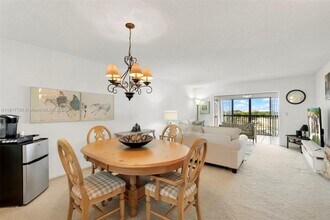 2206 S Cypress Bend Dr in Pompano Beach, FL - Building Photo - Building Photo