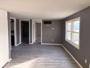 104 W Bennett St in McCausland, IA - Foto de edificio - Building Photo