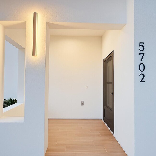 5702 Moses Lp in Laredo, TX - Building Photo - Building Photo