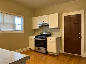 333 E Lincoln Ave, Unit LOWER in Milwaukee, WI - Foto de edificio - Building Photo