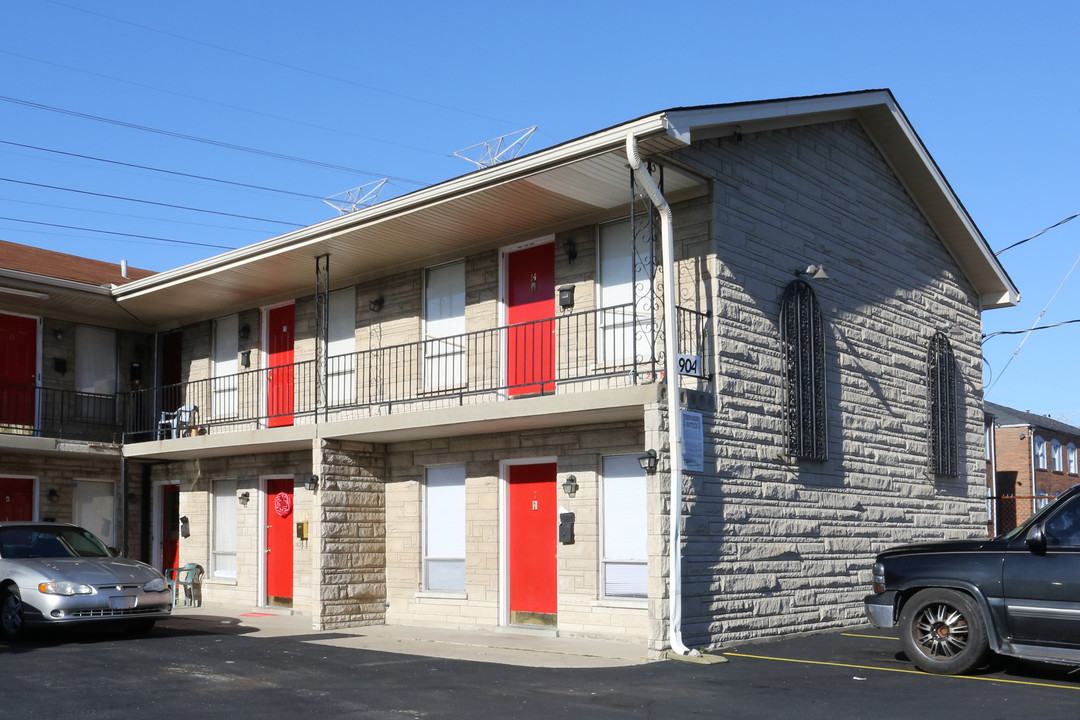 Thorobred Apartments in Louisville, KY - Building Photo