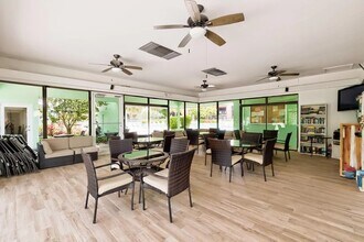 98202 Windward Ave, Unit Unit 202 and Boatslip in Key Largo, FL - Foto de edificio - Building Photo