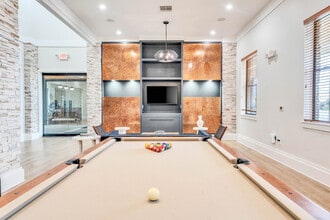 Villas Tech Village in Pflugerville, TX - Foto de edificio - Building Photo