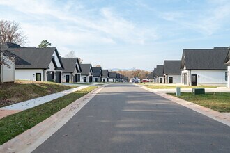 122 Bentley Grove Way in Lynchburg, VA - Foto de edificio - Building Photo