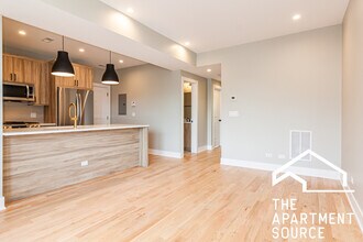 2457 W Logan Blvd, Unit 1A in Chicago, IL - Building Photo - Building Photo
