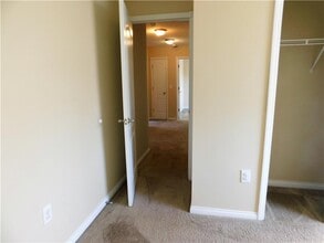 6512 Oak Crest Dr in Burlington, KY - Building Photo - Building Photo